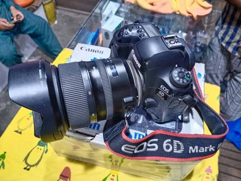 DSLR Canon 6D Mark 2 camera 1