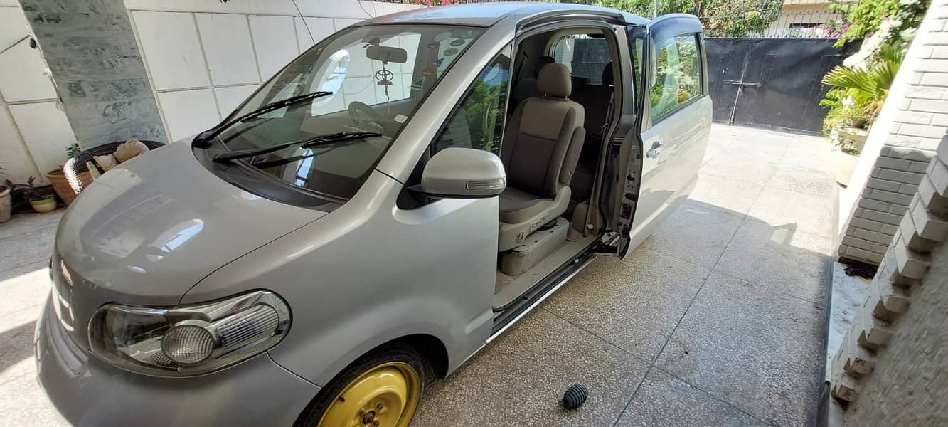 Toyota Porte 2011 with special seat for Disabled/Handicap persons 9