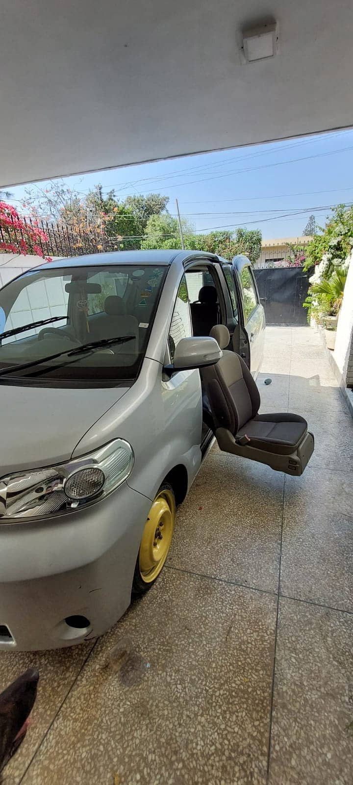 Toyota Porte 2011 with special seat for Disabled/Handicap persons 15