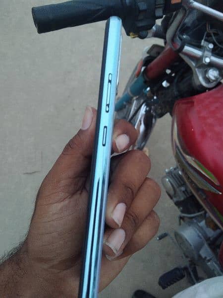 Vivo S1 9/10 Condition neat . . 1 handed use 2