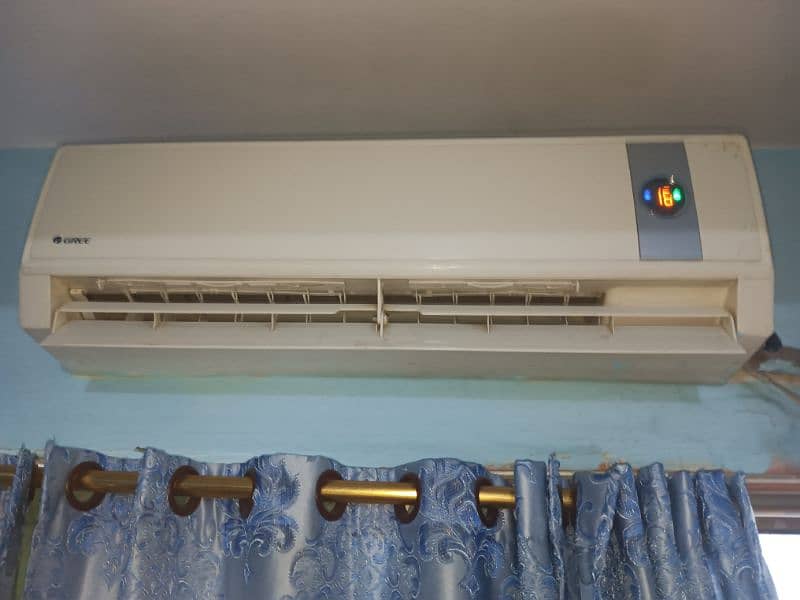 1.5 Ton Gree AC Non Inverter For sell 12