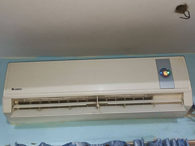 1.5 Ton Gree AC Non Inverter For sell 16