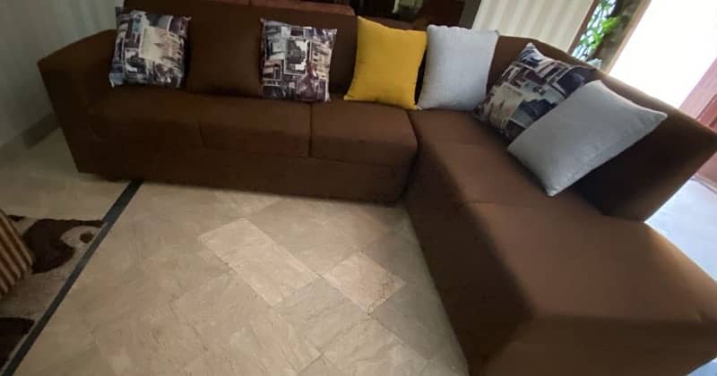 selling my L shaped sofa urgent 2