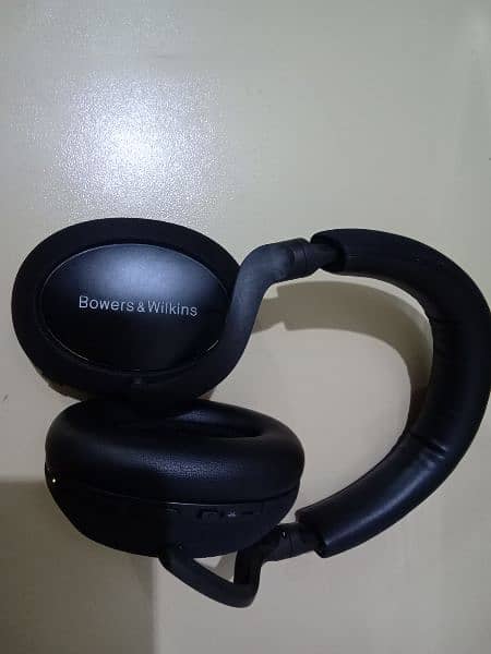 bowers and Wilkins px7 carbon edition 5