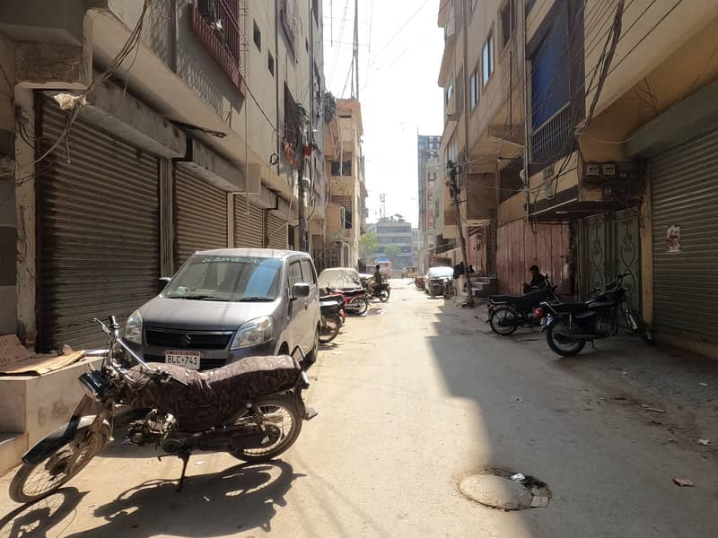 Prime Location Akhtar Colony Flat Sized 950 Square Feet Is Available 9