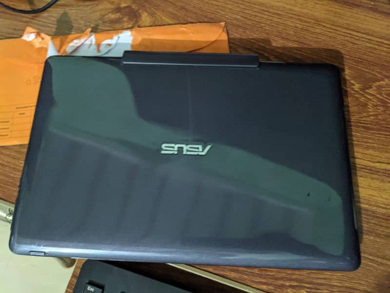 Asus Transformer T100t Tablet + laptop 1