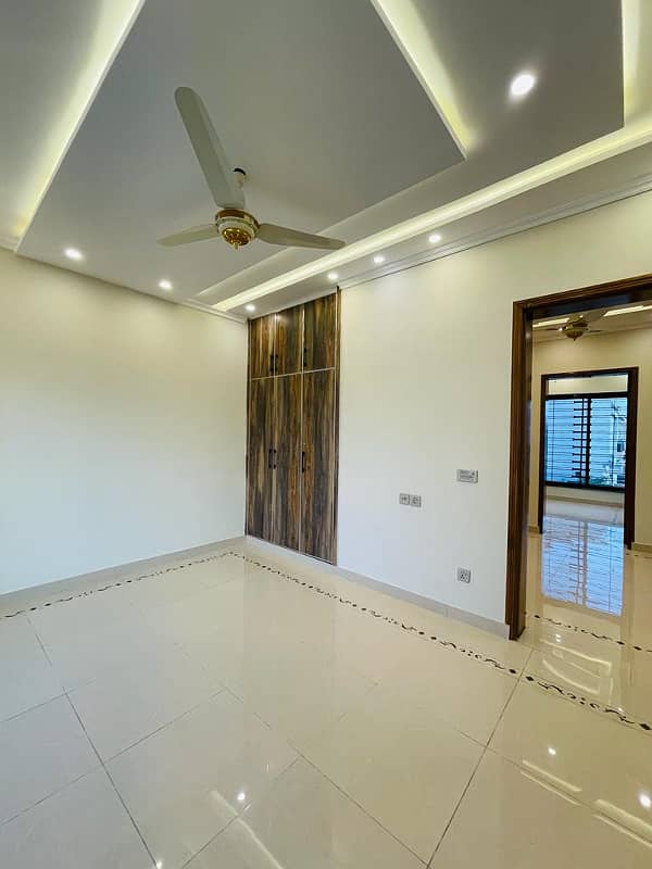 5 Marla Lower Portion Upper Lock House For Rent in Tulip Block Bahria Town Lahore 6