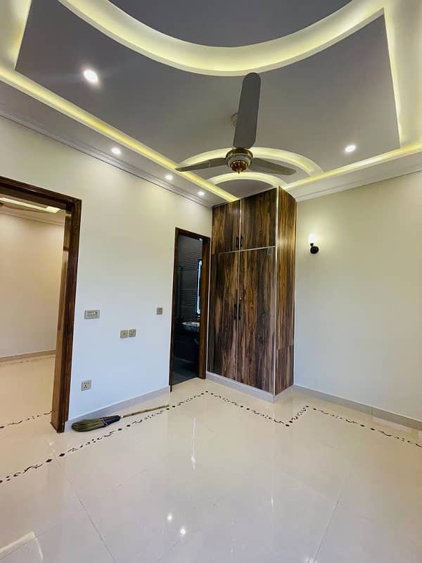 5 Marla Lower Portion Upper Lock House For Rent in Tulip Block Bahria Town Lahore 8