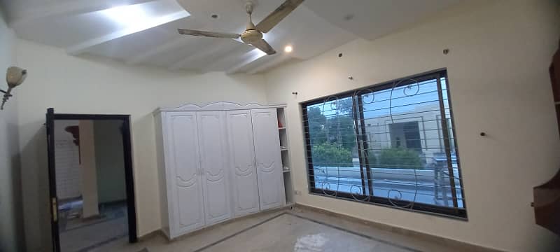 Prime location sprat gate Knaal 3bed upper portion for rent in dha phase 4 4