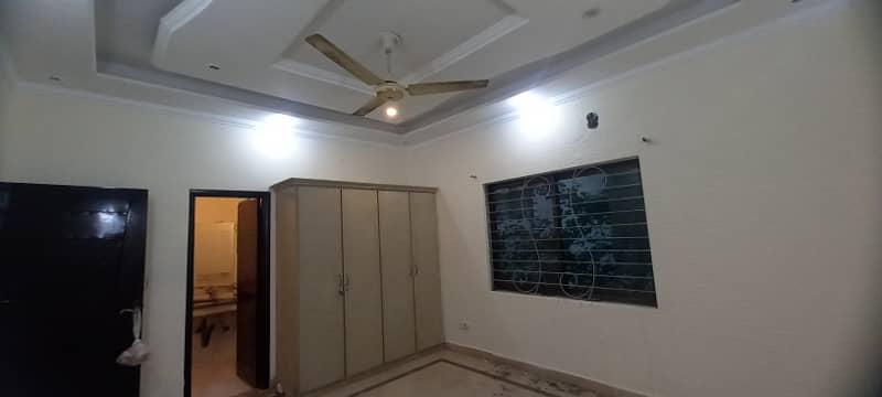Prime location sprat gate Knaal 3bed upper portion for rent in dha phase 4 6