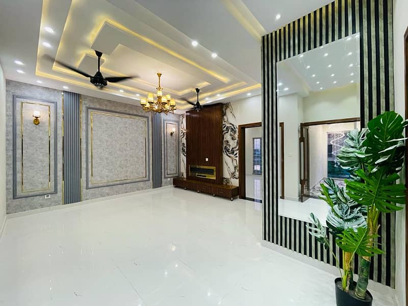10 Marla Upper Portion Ovcersea B on Beautiful Location For Rent in Bahria Town Lahore 3