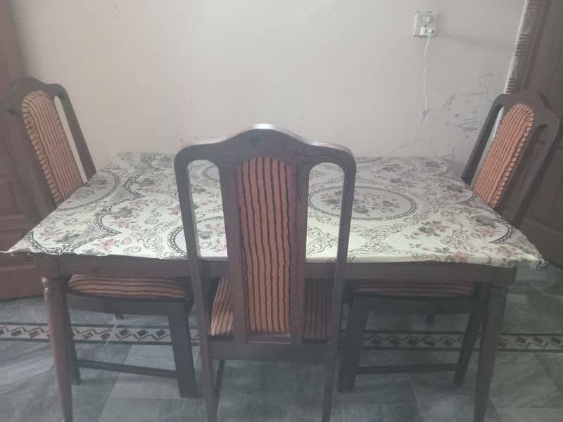 woden daing table with 3 chairs 0