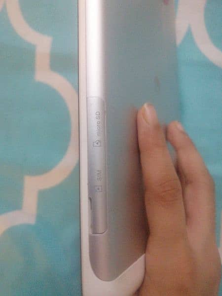 Tablet good working condition but screen little damage 3