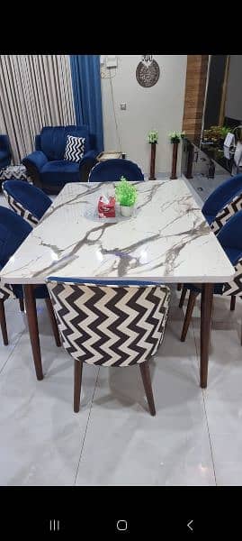 Trending style dinning table available in good condition 2