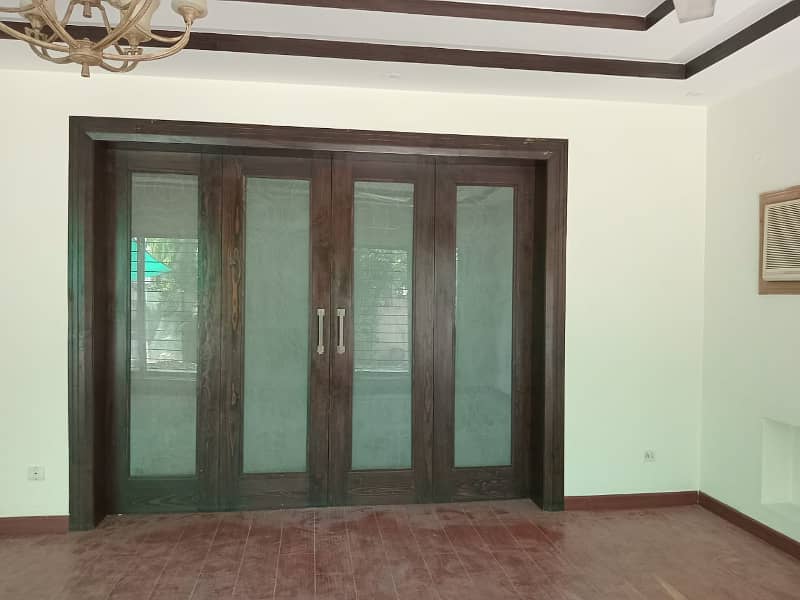 01 KANAL FULLY RENOVATED DOUBLE UNIT VERY BEAUTIFUL BUNGALOW AVAILABLE FOR RENT 1