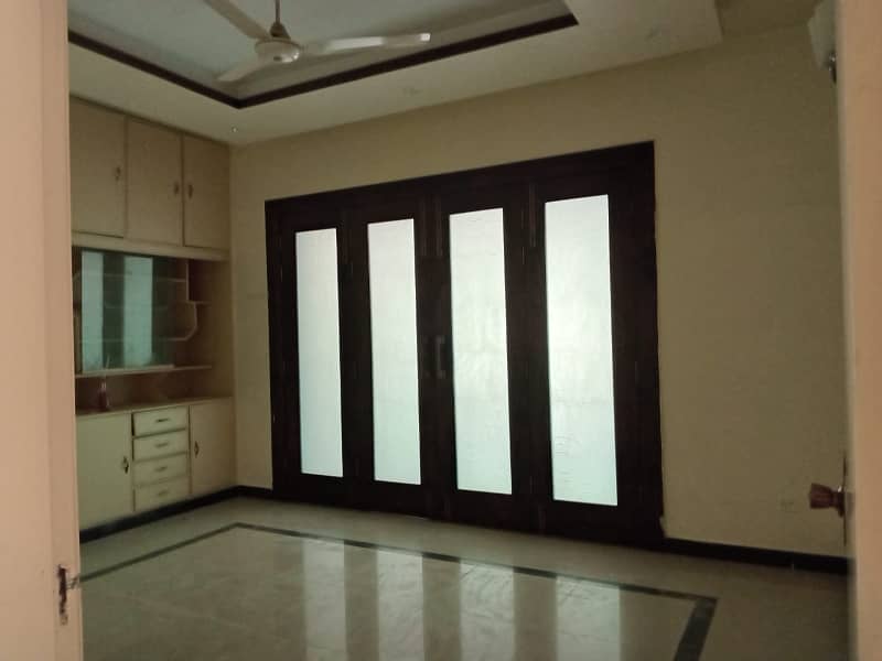 01 KANAL FULLY RENOVATED DOUBLE UNIT VERY BEAUTIFUL BUNGALOW AVAILABLE FOR RENT 6