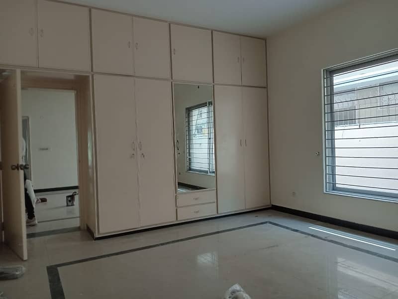 01 KANAL FULLY RENOVATED DOUBLE UNIT VERY BEAUTIFUL BUNGALOW AVAILABLE FOR RENT 7