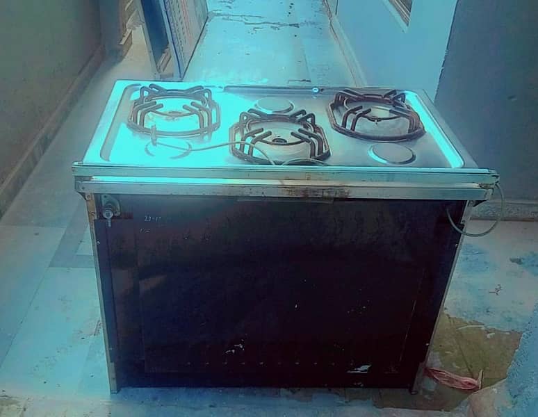 cooking range is for sale in good condition 1