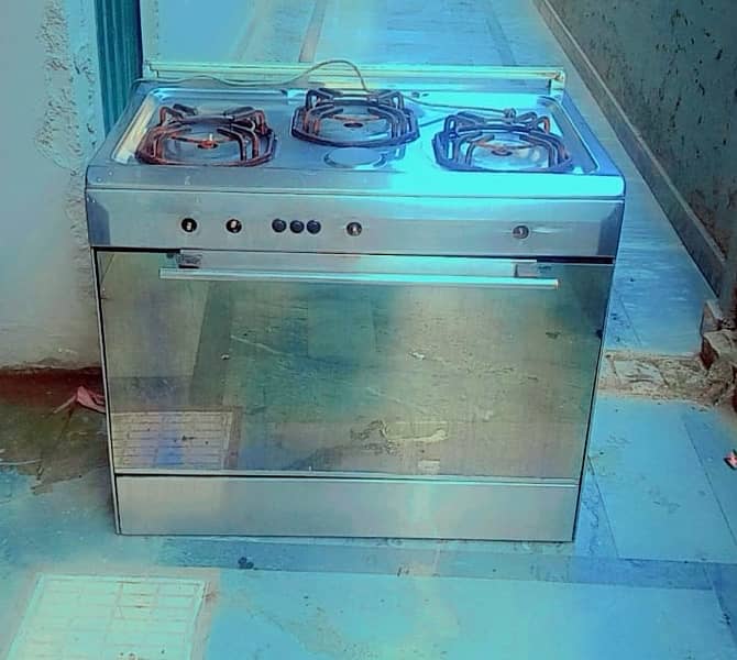 cooking range is for sale in good condition 2