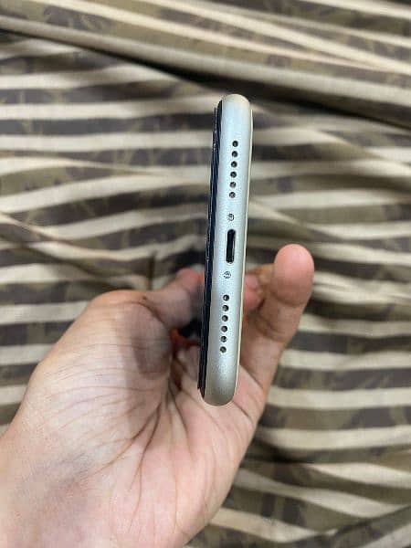 : IPHONE 11 JV FOR SALE 64 GB, WHITE COLOUR 4