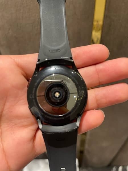 Samsung galaxy watch4 40mm with original charger and assesories 7