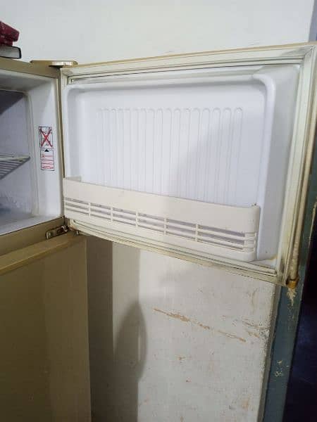 Singer Refrigerator, Medium Sized 2