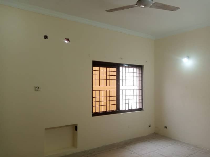 01 KANAL BEAUTIFUL UPPER PORTION LOWER PORTION LOCKED AVAILABLE FOR RENT 9