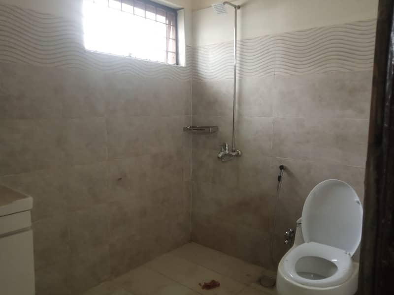 01 KANAL BEAUTIFUL UPPER PORTION LOWER PORTION LOCKED AVAILABLE FOR RENT 13