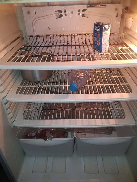 Pel fridge. good condition urgent sale 2