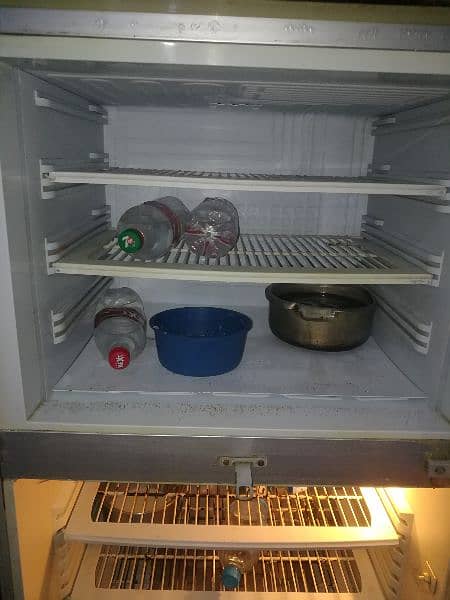 Pel fridge. good condition urgent sale 7