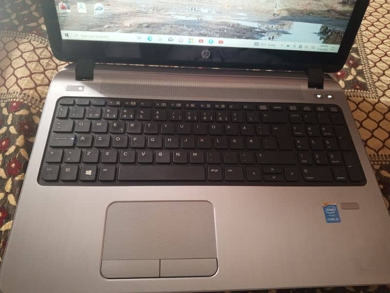 HP leptop urgent sell 2