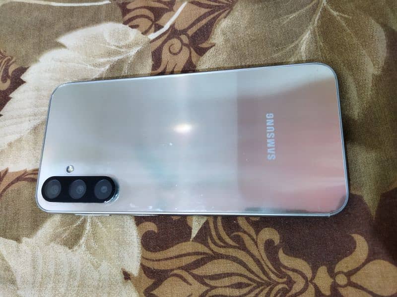 Samsung Galaxy A24 8/128, 10/10 condition 0