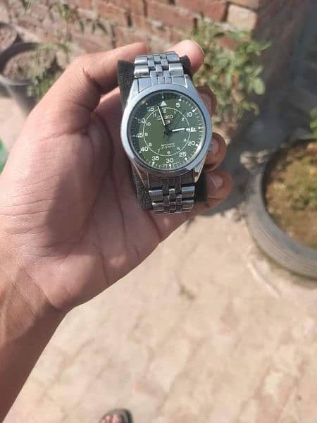 Seiko 5 green military dial watch 1