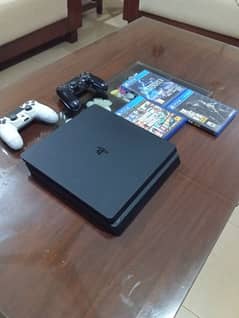 PS4 Slim 500GB , 2 Controllers , 3 Games 0