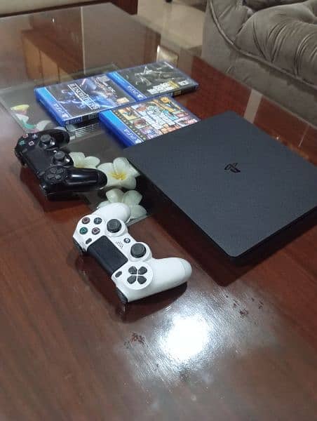 PS4 Slim 500GB , 2 Controllers , 3 Games 1