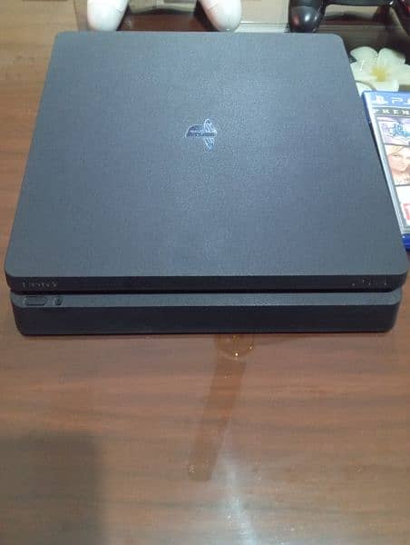 PS4 Slim 500GB , 2 Controllers , 3 Games 2