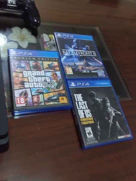 PS4 Slim 500GB , 2 Controllers , 3 Games 3