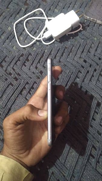 I Phone 6s Silver colour 32 GB 6