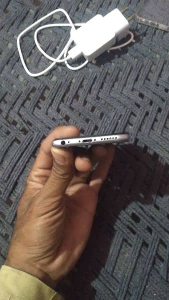 I Phone 6s Silver colour 32 GB 7