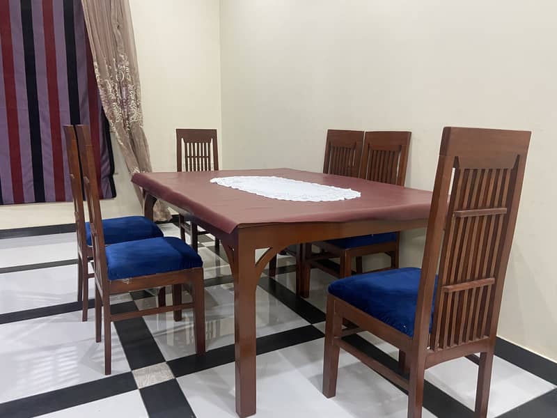 6 person used dining table 3