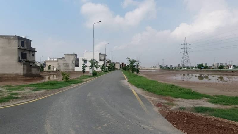 Exceptional Offer! 100 Feet Wide Road 1 Kanal Available For Sale In LDA Avenue Block J 4