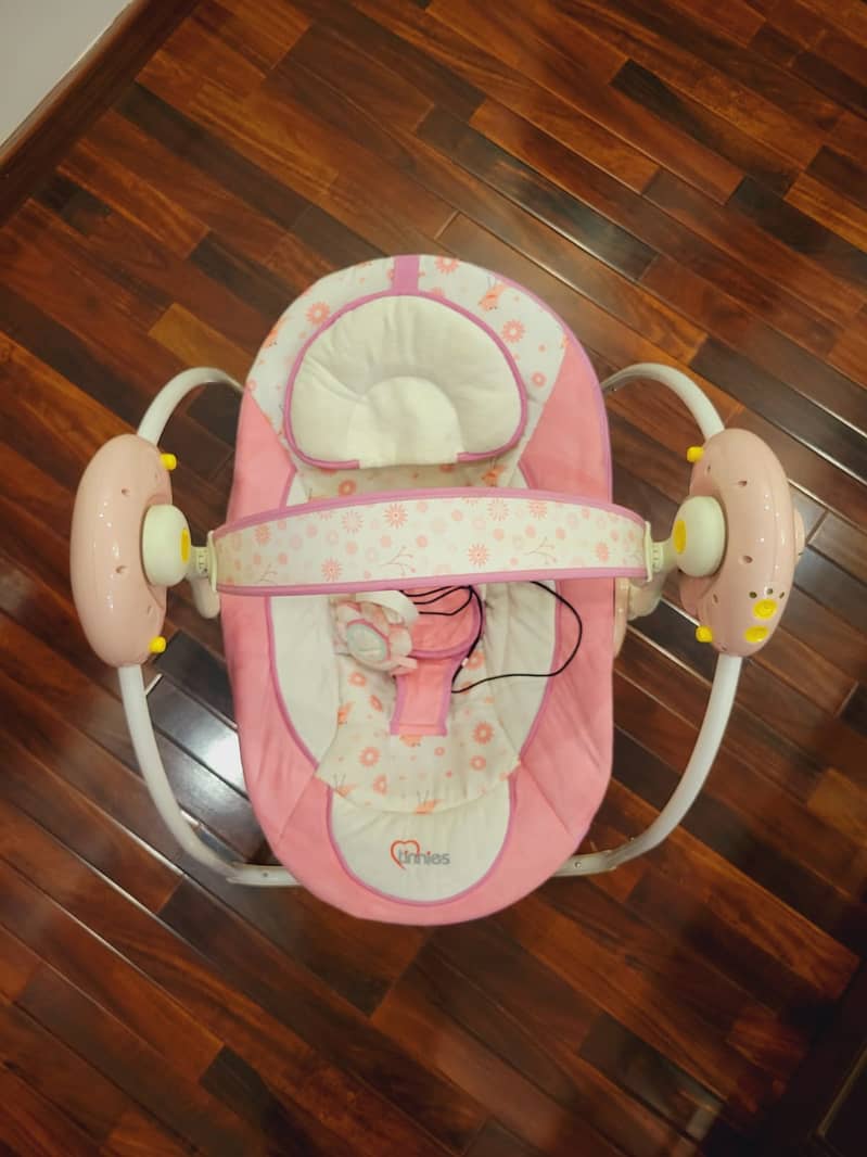 Baby Swing in Excellent working condition/slightly used 1