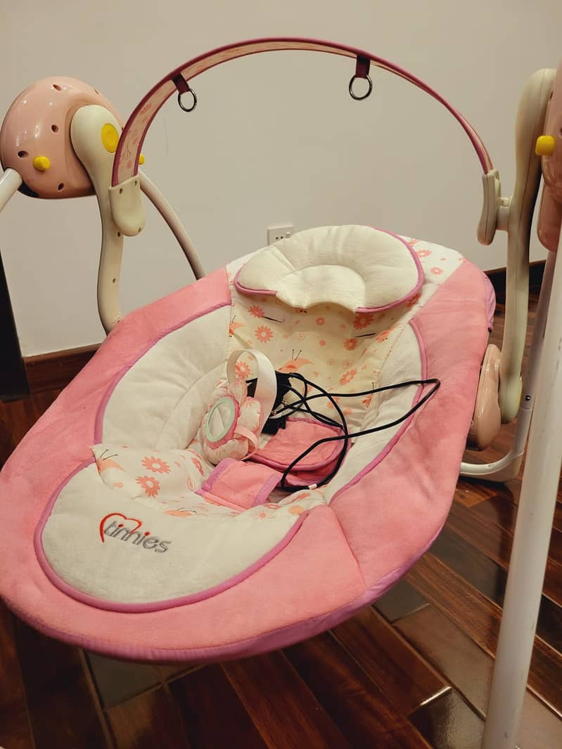 Baby Swing in Excellent working condition/slightly used 3