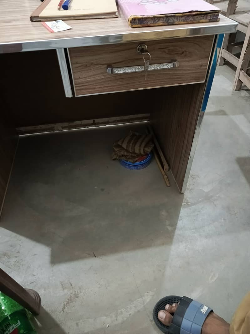 Table ,chair and wooden+glass frame(urgent sale)rate munasib ho Jay ga 14