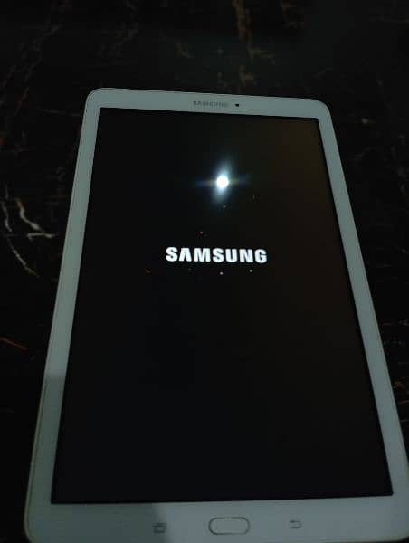 Samsung SM-T560 Galaxy Tab E - 9.6" 8GB Wi-Fi Tablet - White 1