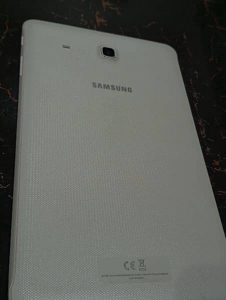 Samsung SM-T560 Galaxy Tab E - 9.6" 8GB Wi-Fi Tablet - White 5