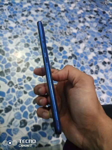 Infinix hot 11 play 4/64 good condition only mobile PTA approve 5
