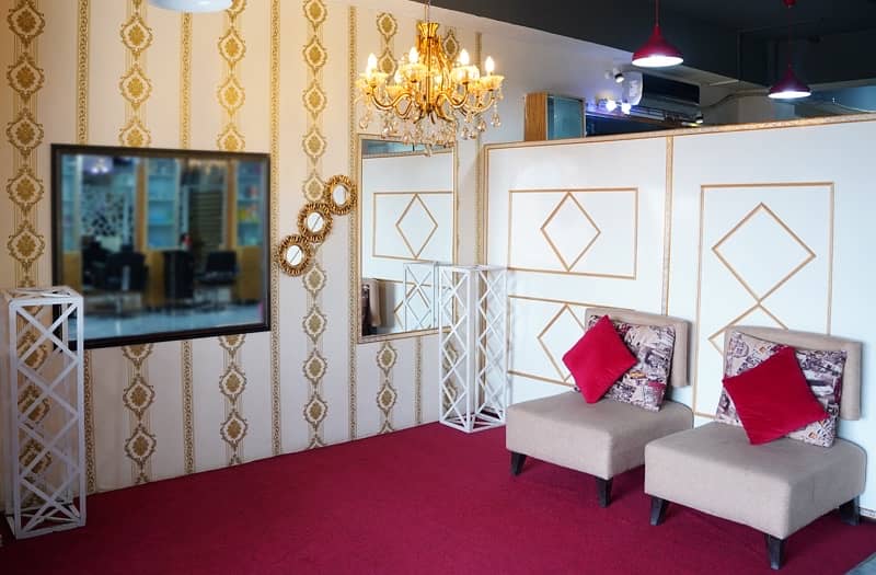 Beauty Salon (Business For urgent Sale)monthly rent 60k Only 1
