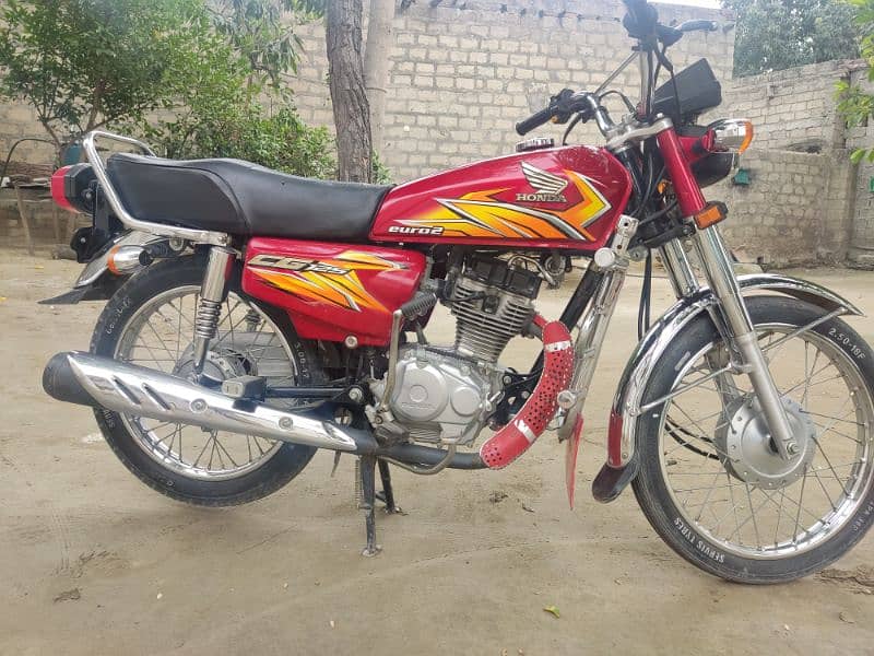 Selling my Bike Honda CG 125 2021 model in mint condition 7