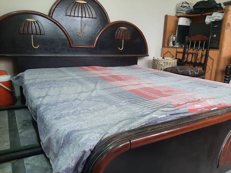 Elegent Wooden bed in good condition 1